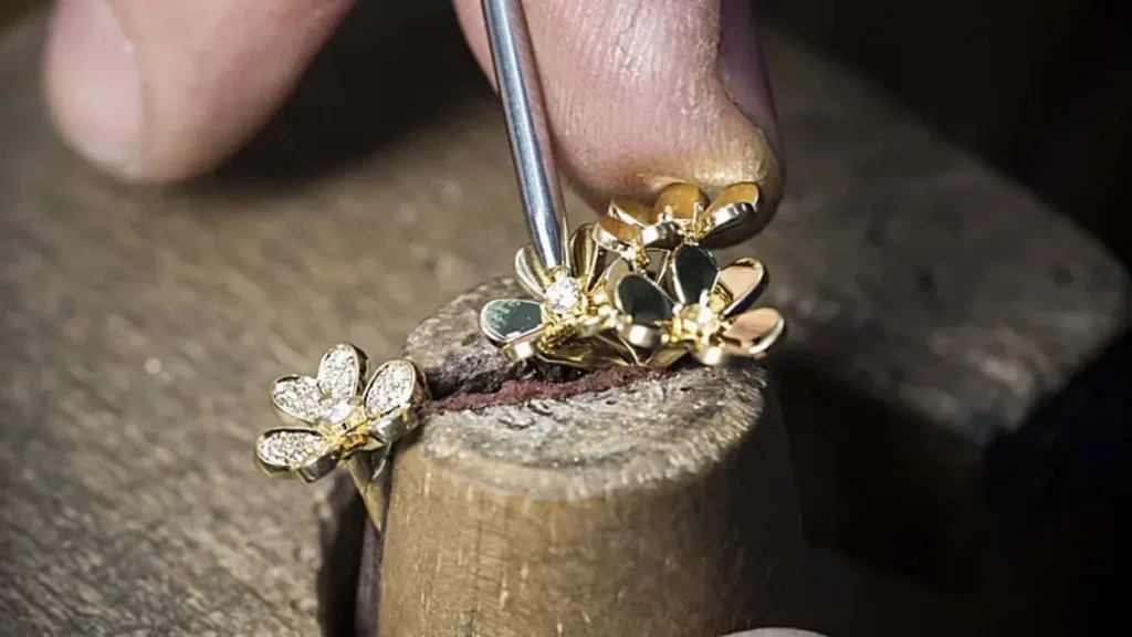 منظور از اجرت ساخت طلا چیست؟